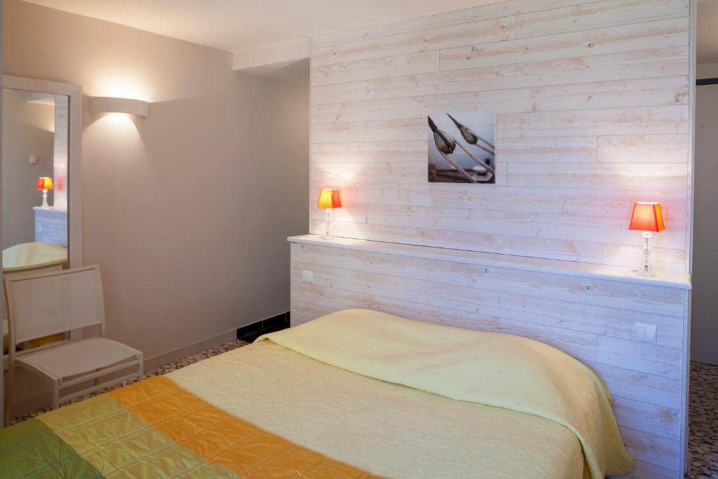 Logis Hotel Vent D'Iroise Плугонвелен Номер фото